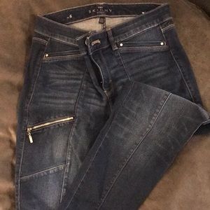 WHBM blue skinny ankle jean